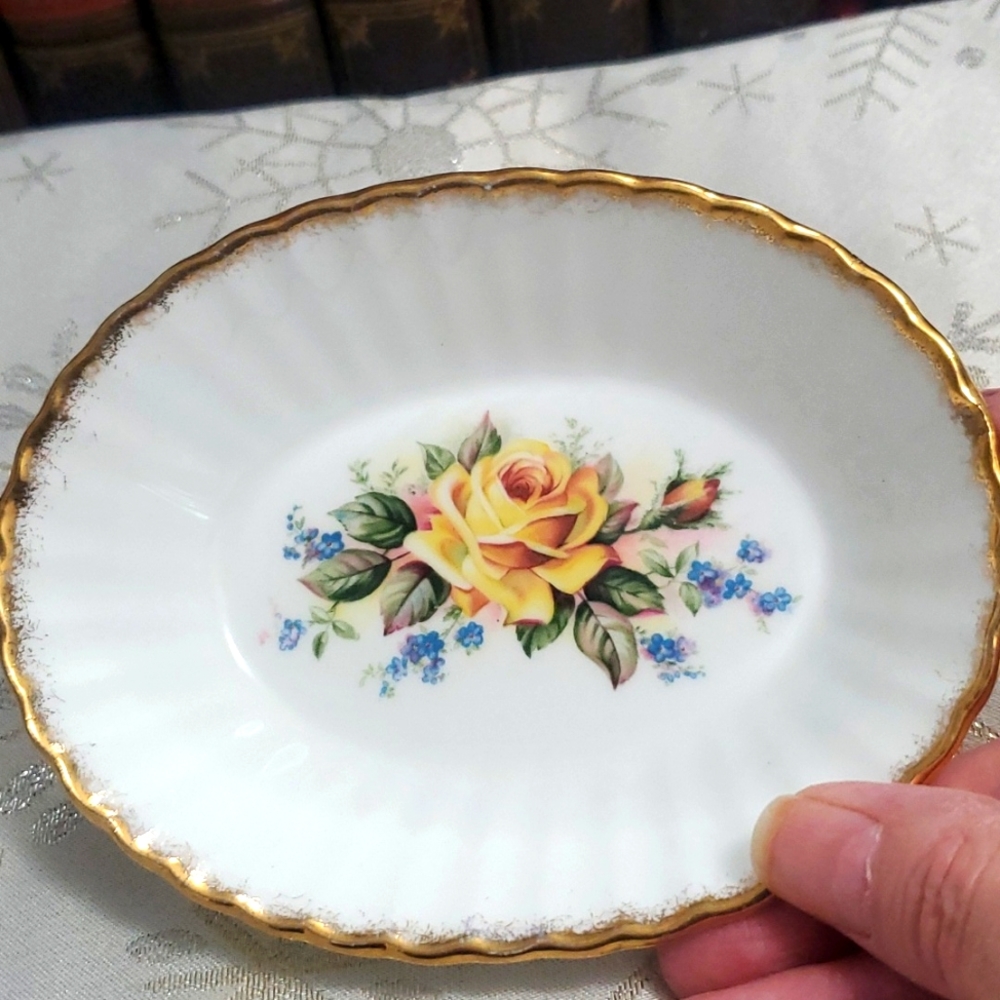 Paragon Grandma Roses Finger Dish